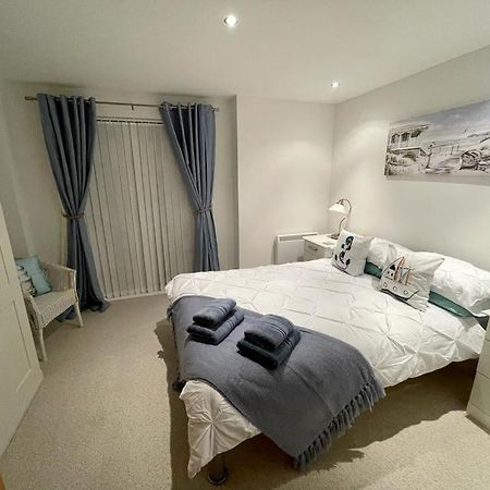 Sea View Apartment At The Beach! Llanelli Extérieur photo