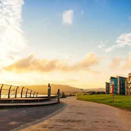 Sea View Apartment At The Beach! Llanelli Extérieur photo