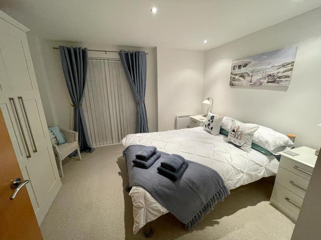 Sea View Apartment At The Beach! Llanelli Extérieur photo