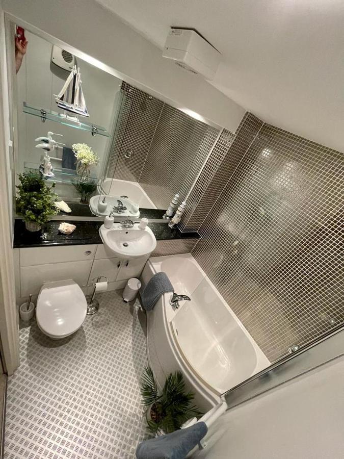 Sea View Apartment At The Beach! Llanelli Extérieur photo
