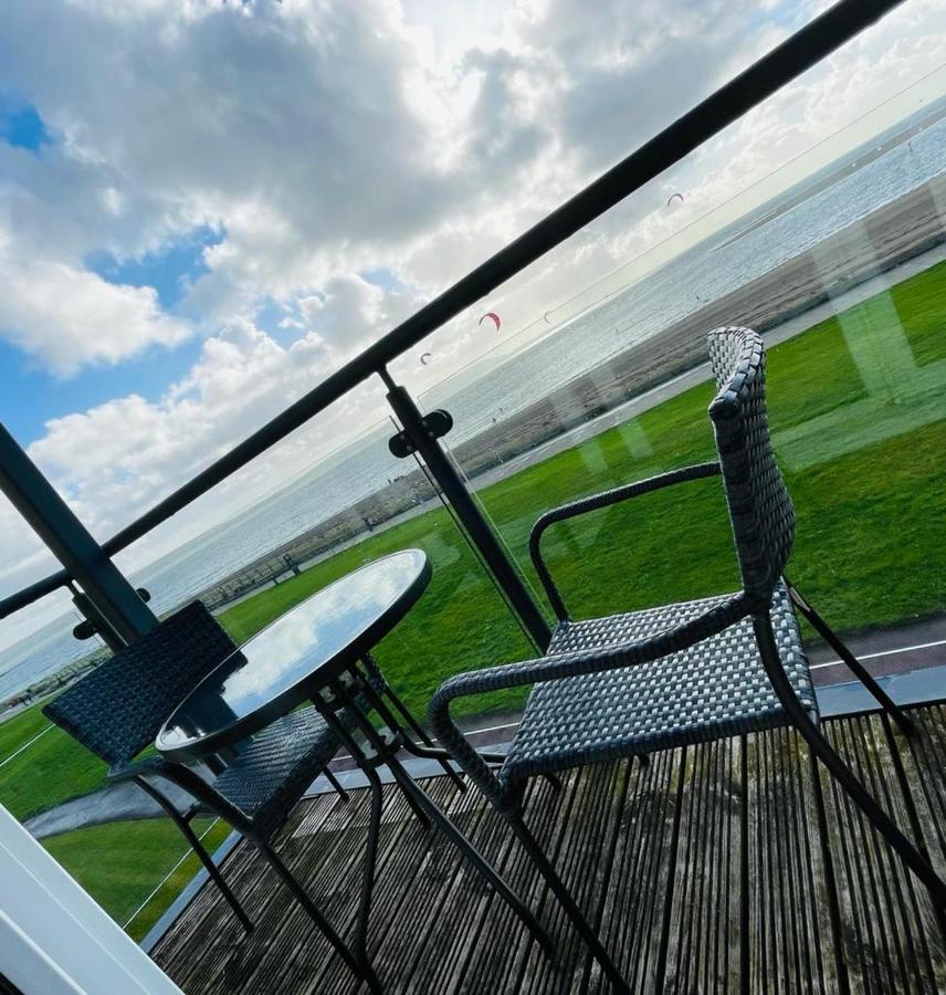 Sea View Apartment At The Beach! Llanelli Extérieur photo