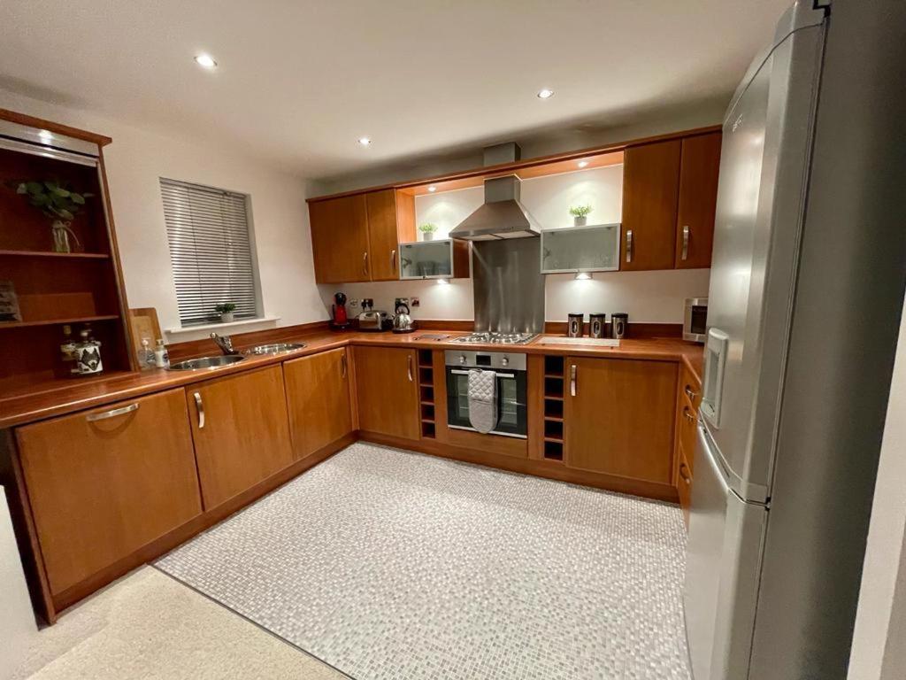 Sea View Apartment At The Beach! Llanelli Extérieur photo