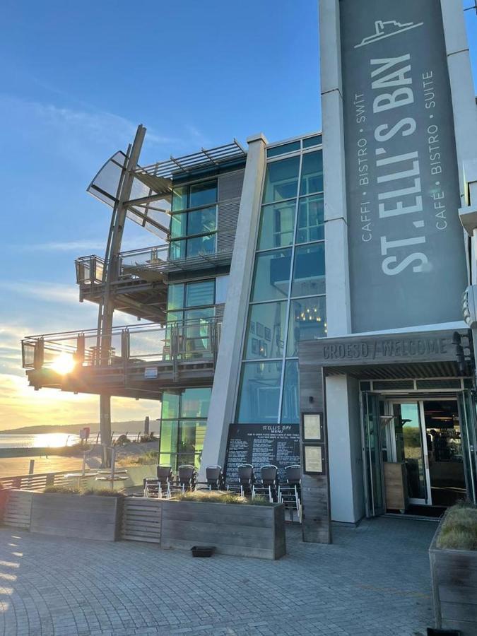 Sea View Apartment At The Beach! Llanelli Extérieur photo