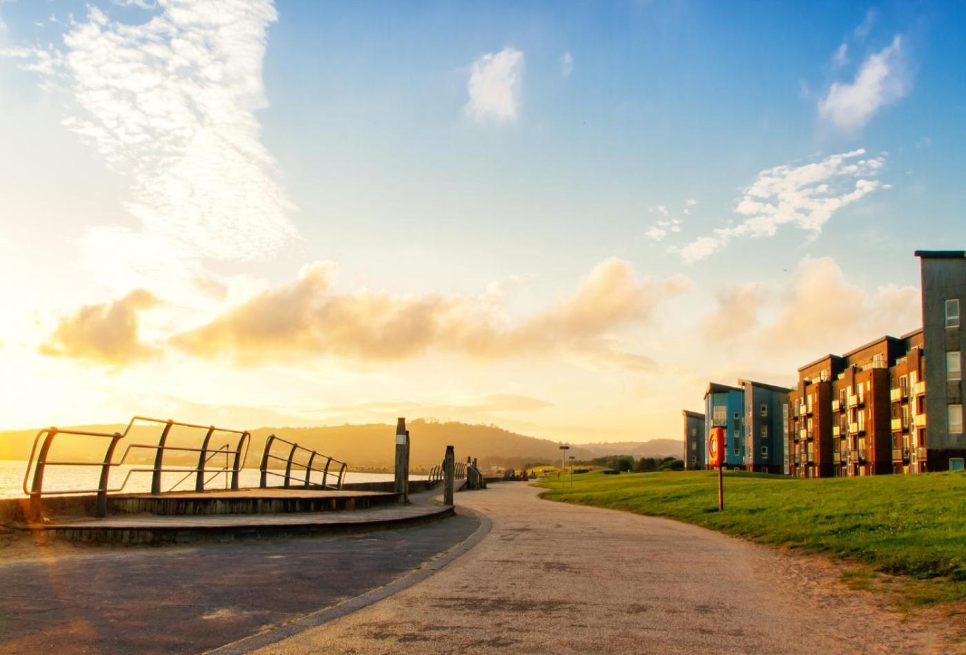 Sea View Apartment At The Beach! Llanelli Extérieur photo